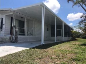 Create the Perfect Entertaining Space with an Aluminum Porch